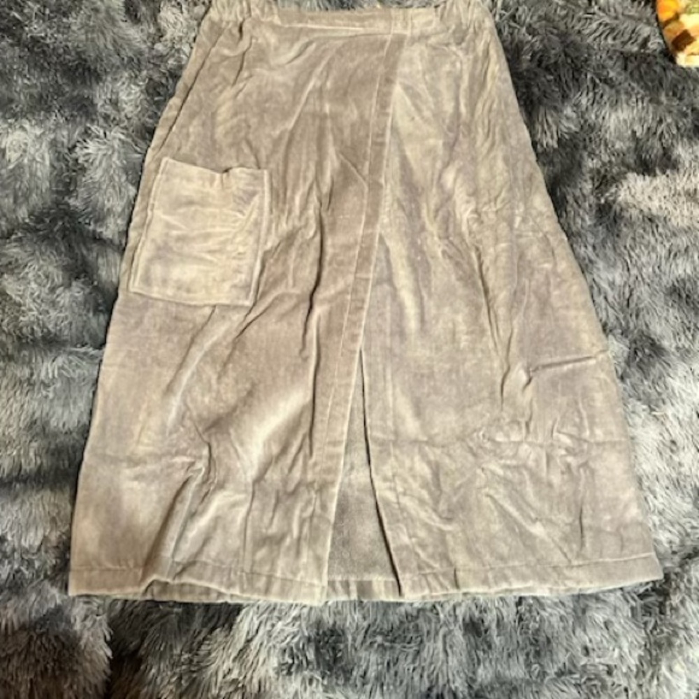 Northern Nights Women’s Light Grey Bath Wrap. Size M/L. NWT!